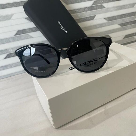 NIB Givenchy GV 7115/F/S Unisex Sunglasses - Picture 1 of 10